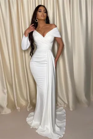 Stylish White Evening Dress Prom Dress Featuring One Shoulder or Off-the-Shoulder Design with Pleated Detail